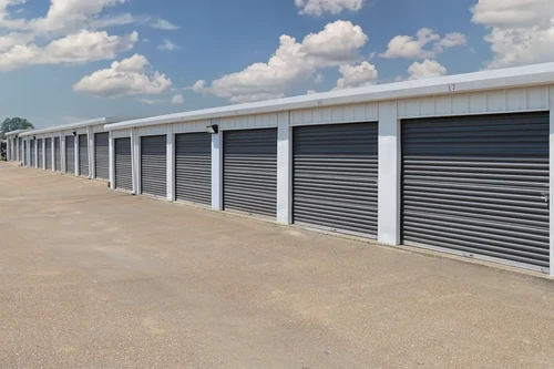 StorageMax Tupelo - 1098 Cliff Gookin Blvd storage facility exterior view